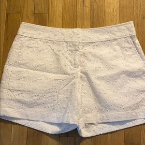 White Lace Vineyard Vines size 4 shorts!